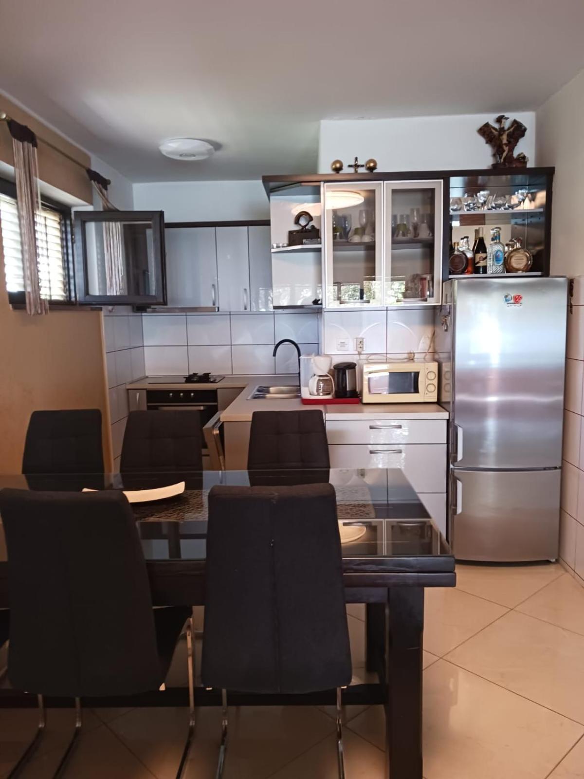 Apartmani Valerija I Joso Bibinje Ruang foto